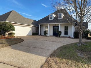 220 Macey Ln, Bossier City, LA 71111