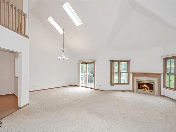 3rd image of 809 Thornwood Dr