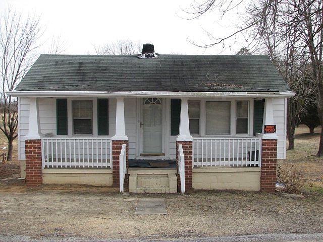 1st image of 376 Gardner St