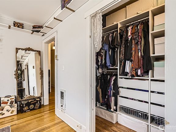 4th image of 214 Summit Ave E APT 407