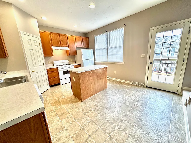 1290 Wanda Dr - Kitchen 2
