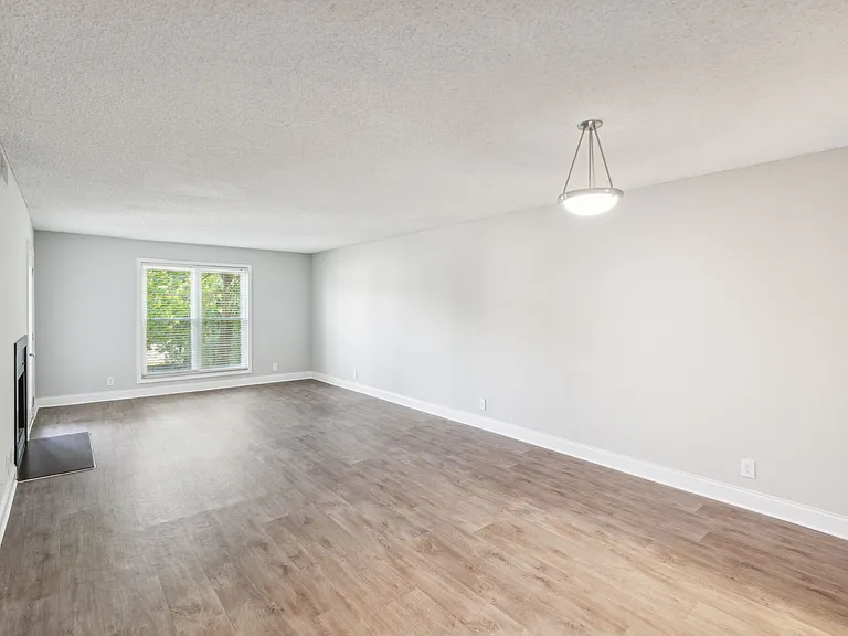 Piccadilly Apartments — Photo 54