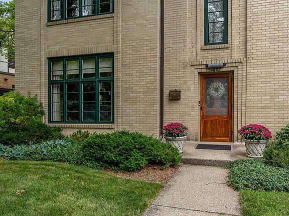 4th image of 2202 Oaklawn Ave