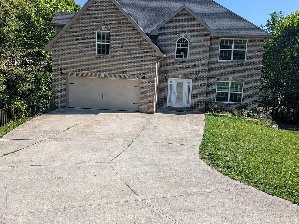 1130 Twin Hill Ln