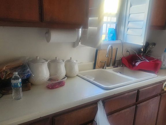 4th image of 742 E 84th Pl