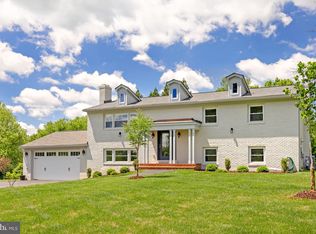 844 Constellation Dr, Great Falls, VA 22066