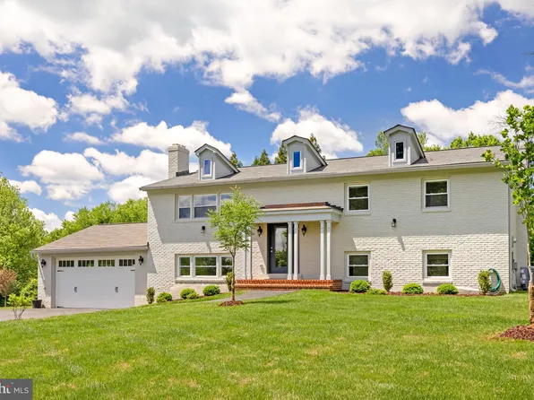 844 Constellation Dr, Great Falls, VA 22066