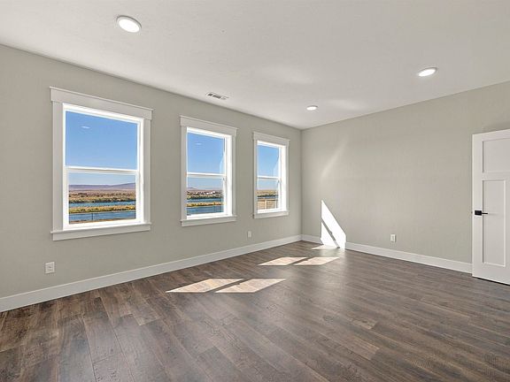 4th image of 359 Panoramic Dr