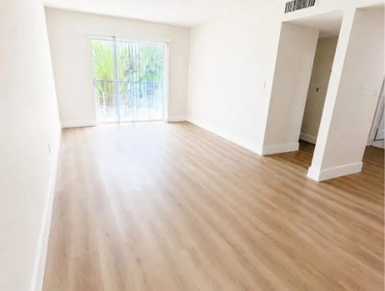409 SW 8th Ave — Photo 9
