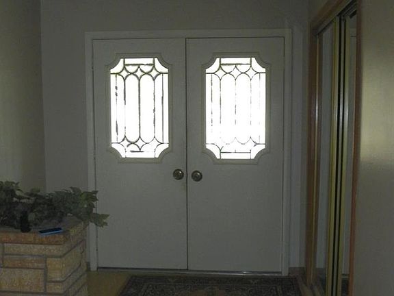 3rd image of 5 Parkwood Dr