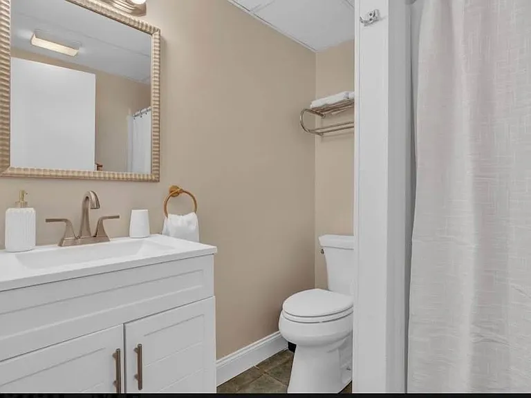 174 E Grand Ave — Photo 8
