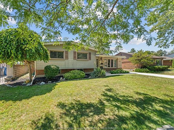 4th image of 4235 Mitchell Cres