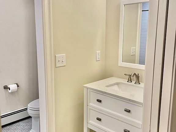 5th image of 37 Rockland St #1