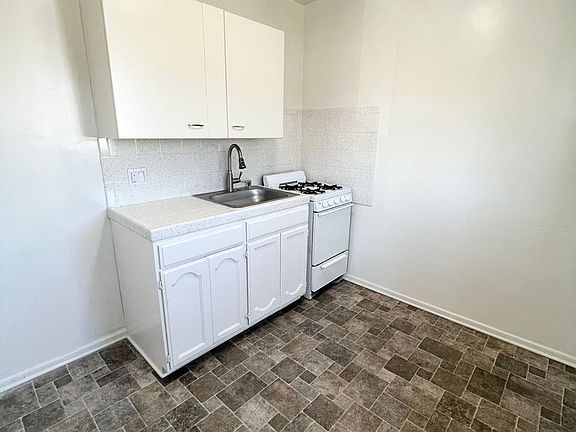 4th image of 12245 Manor Dr