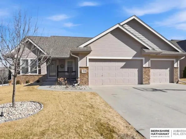 14836 Prairie Star St, Bennington, NE 68007
