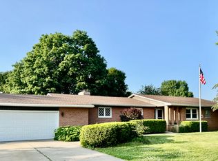 221 Thornbrook Rd, Dekalb, IL 60115