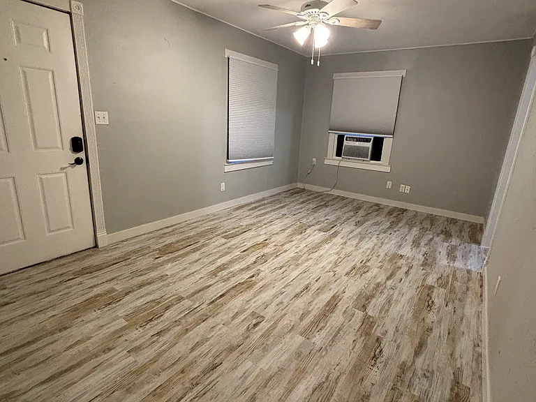 1120 Sandra Dr — Photo 3