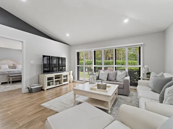 834 Club Drive, Palm Beach Gardens, FL 33418