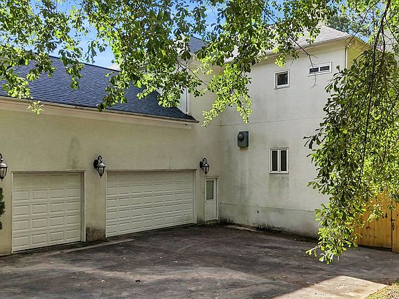 5th image of 110 Standing Oak Pl