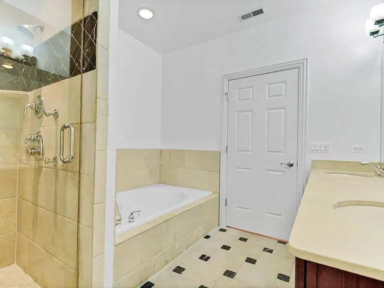 3355 N Clark St #2S — Photo 15