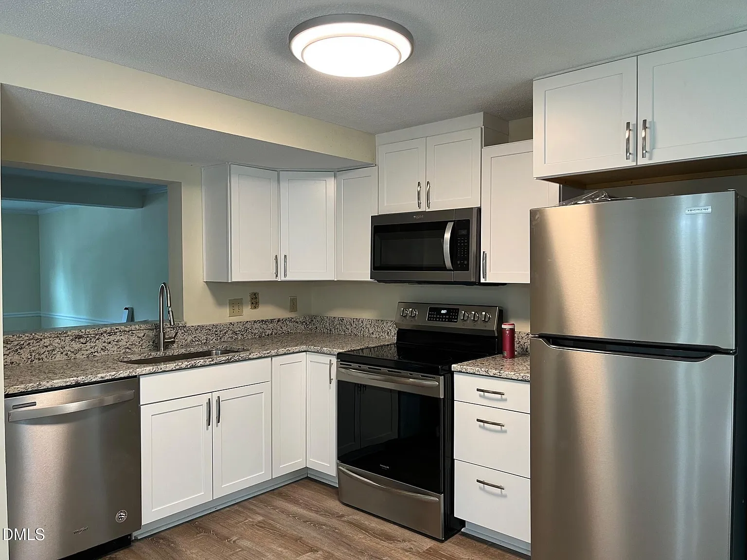 2 bed, 1.5 bath, 1350 sqft, $1,595 — Photo 4