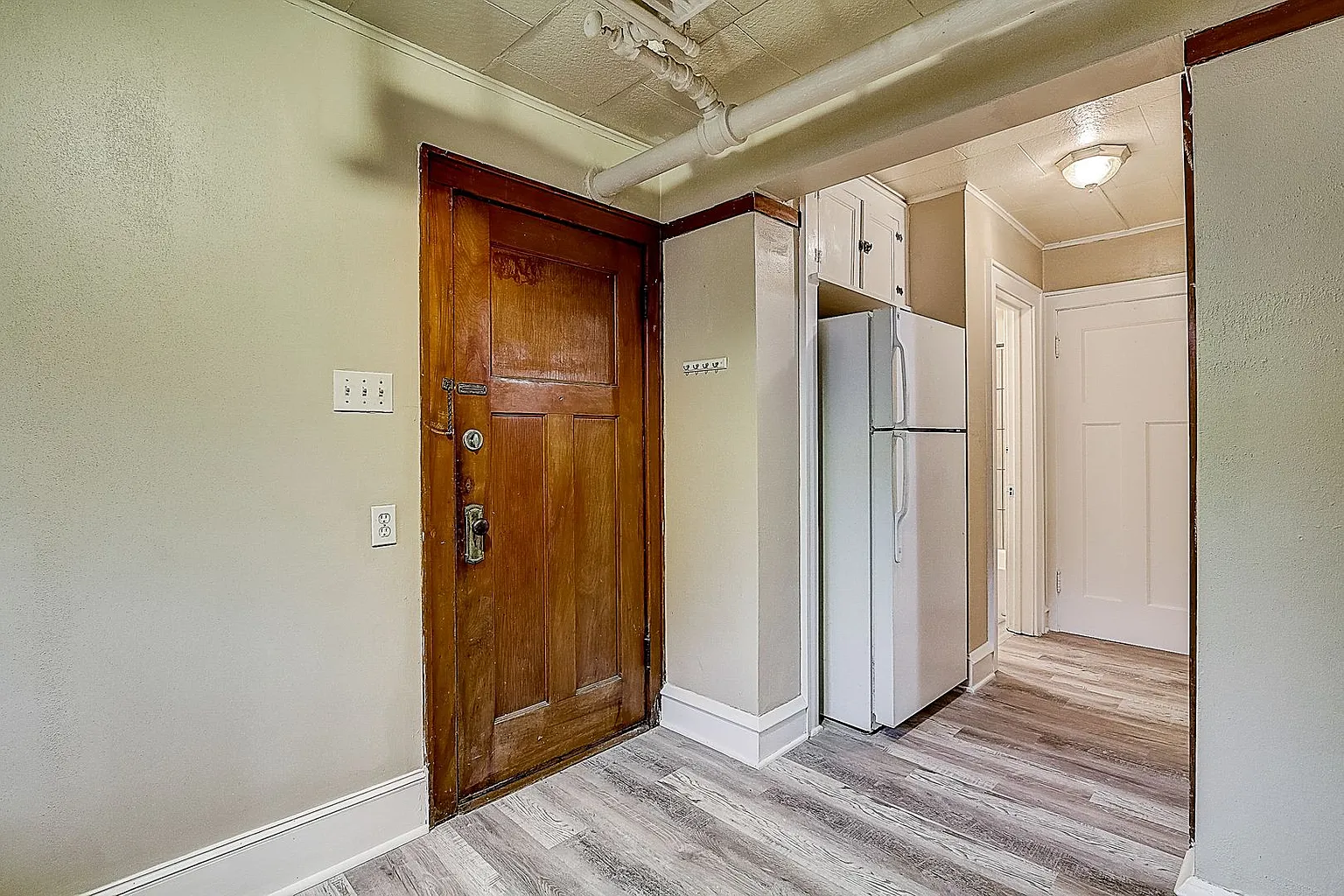 5230 W Wisconsin Ave APT 1 photo 1