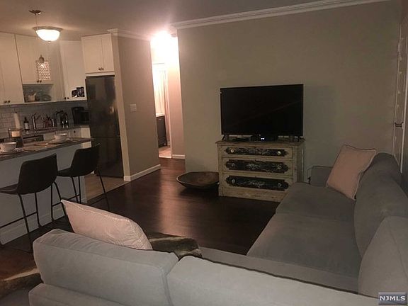 5th image of 505 Washington Dr