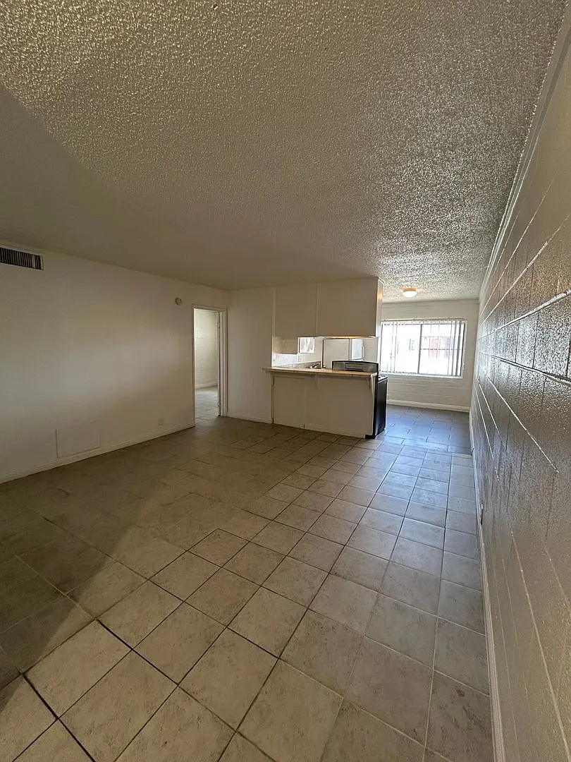 3841 Hazelwood St — Photo 4