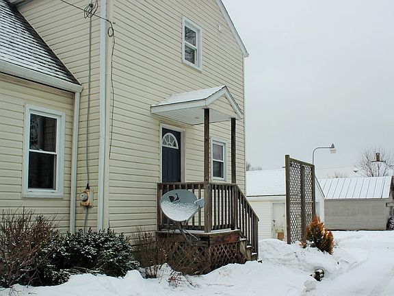 3rd image of 1019 Oak St