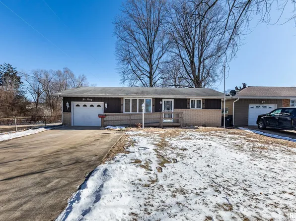 220 Cottage Grove Ave, Pekin, IL 61554