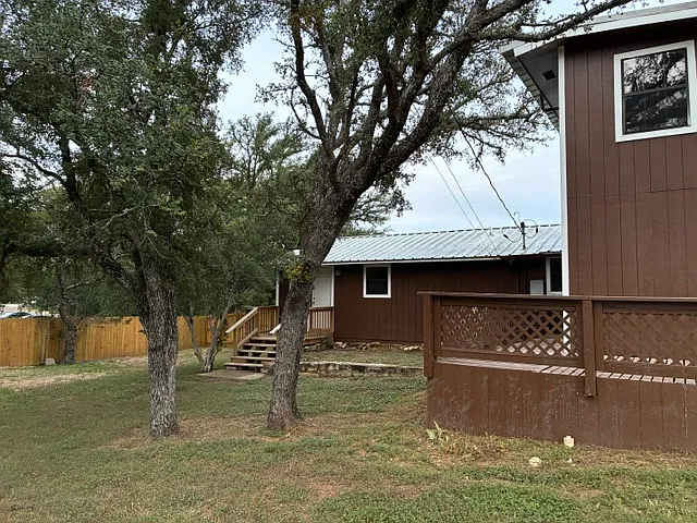 823 Cypress Ln — Photo 9