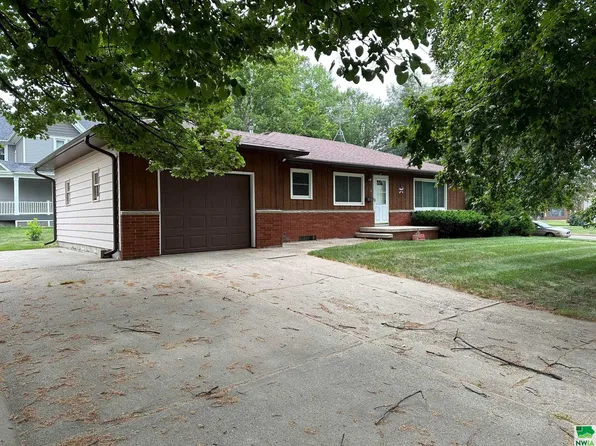 836 2nd Ave SW, Le Mars, IA 51031