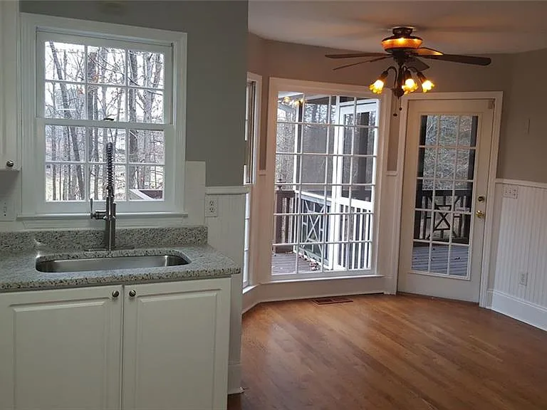 3885 Waterford Dr — Photo 10
