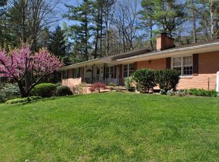 29 Ravenswood Rd, Flat Rock, NC 28731