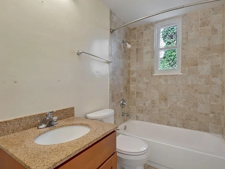 1604 Woodhill Ct — Photo 13