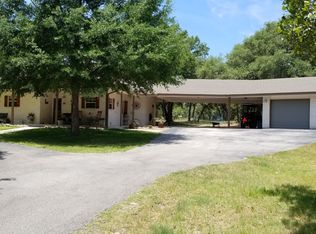 122 Sky Hawk Ln, Floresville, TX 78114