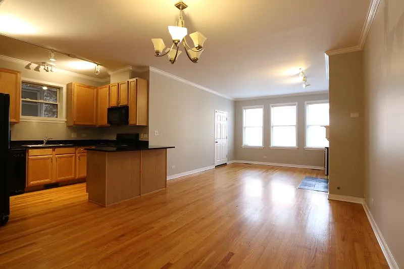 Gorgeous Little Italy 2 Bed 2 Bath Condo W Garage — Photo 3