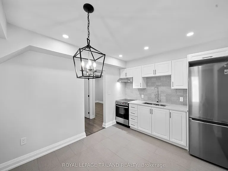 15 Balmoral Ave S #4 — Photo 8