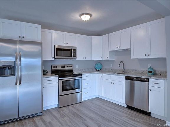 3rd image of 80 Hills St