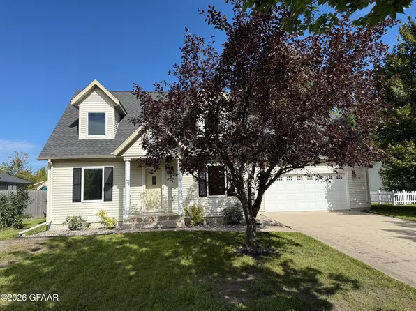 5074 W Elm Ct, Grand Forks, ND 58203