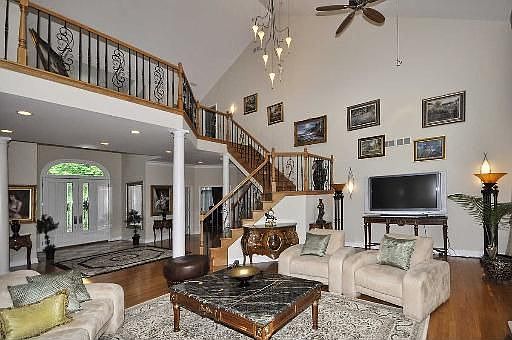 5th image of 845 Blackhawk Ln