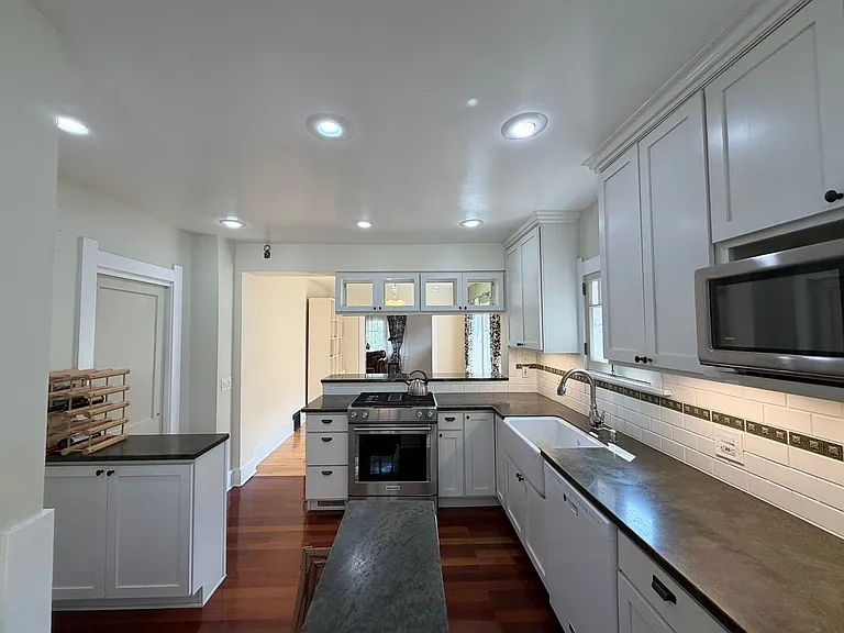 631 Jackson St — Photo 6
