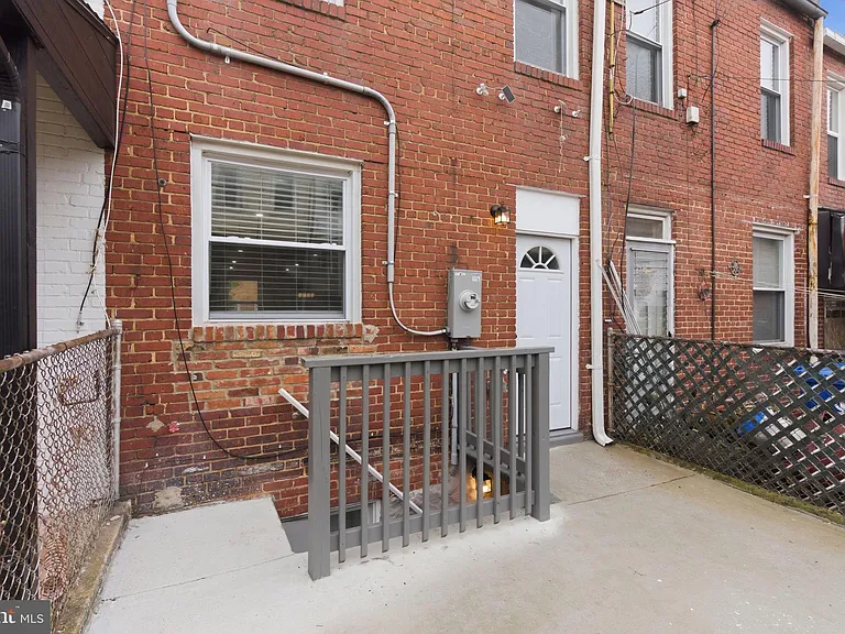 2710 Mura St — Photo 30