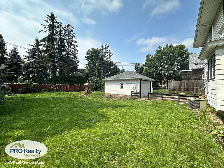 954 Ivy Ave E — Photo 25