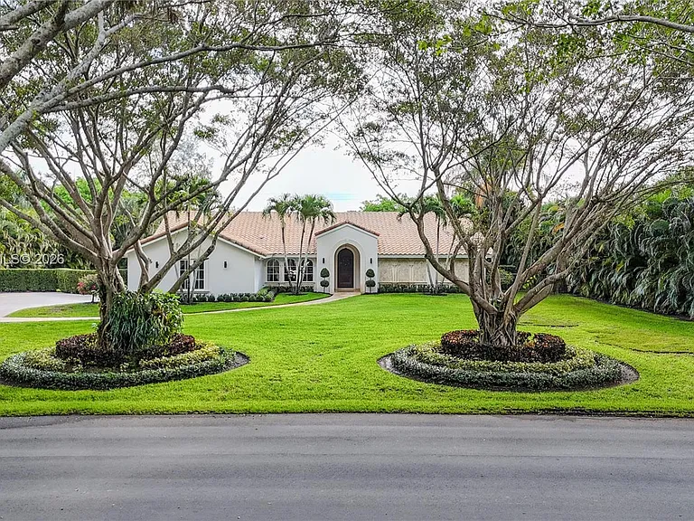 8134 Twin Lake Dr — Photo 1