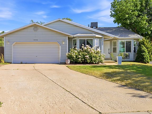 3rd image of 1206 E Moss Cir