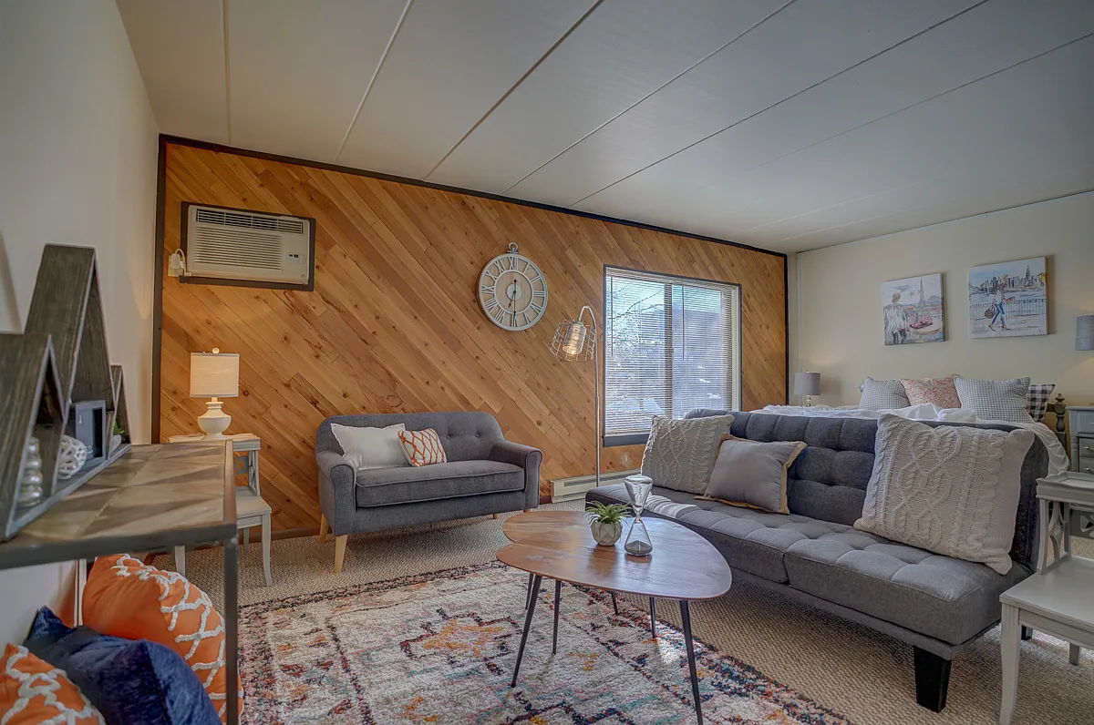 Inez Apartments — Photo 2