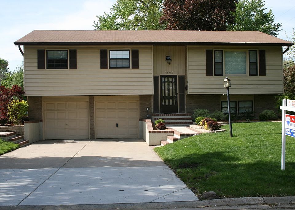 1st image of 1103 E Barberry Ln