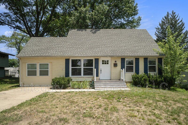 1st image of 4317 N Quincy Ave