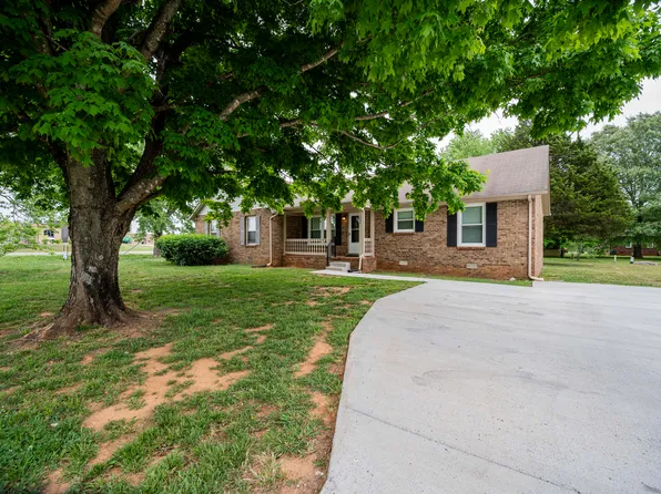 2594 Exeter Dr, Murfreesboro, TN 37130